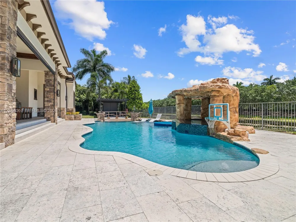 3724 Pine Lake Dr Weston, FL 33332