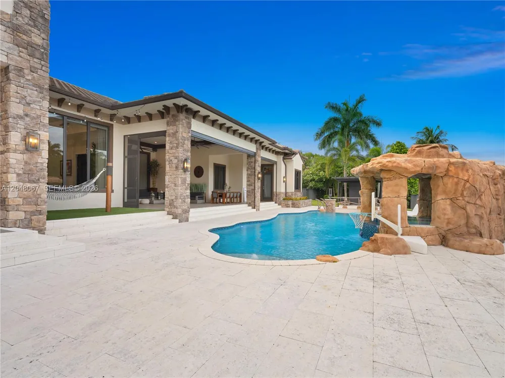 3724 Pine Lake Dr Weston, FL 33332