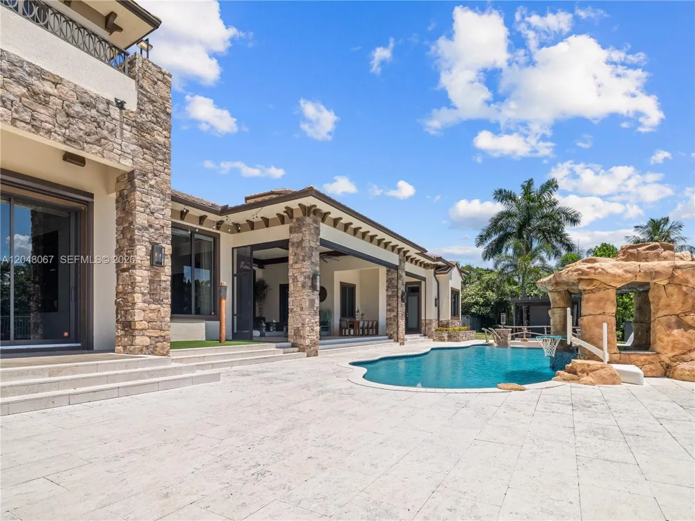 3724 Pine Lake Dr Weston, FL 33332