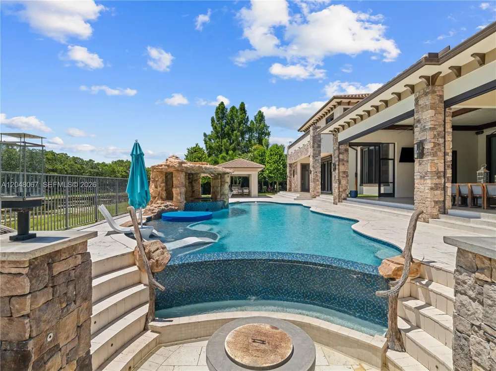 3724 Pine Lake Dr Weston, FL 33332