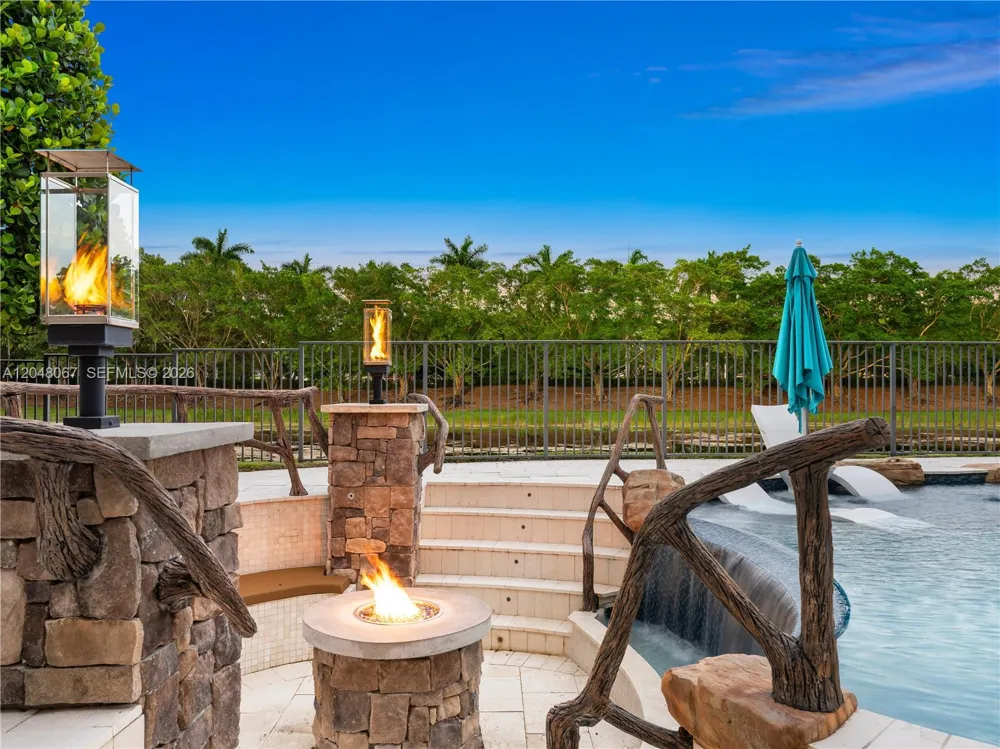 3724 Pine Lake Dr Weston, FL 33332