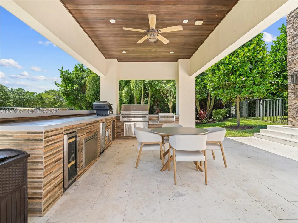 3724 Pine Lake Dr Weston, FL 33332