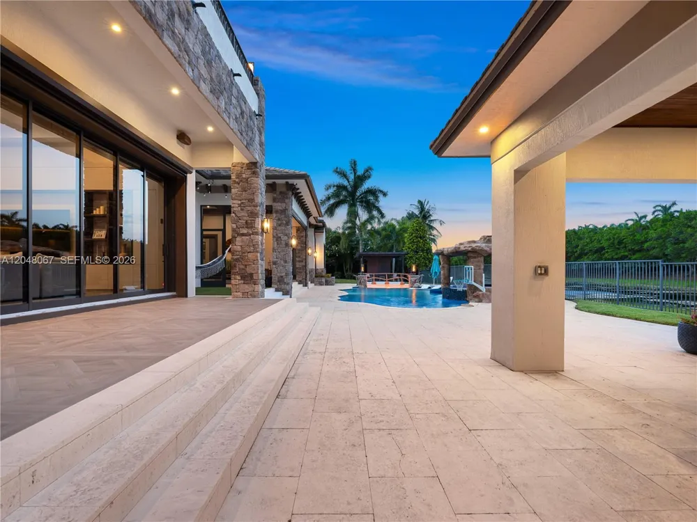 3724 Pine Lake Dr Weston, FL 33332