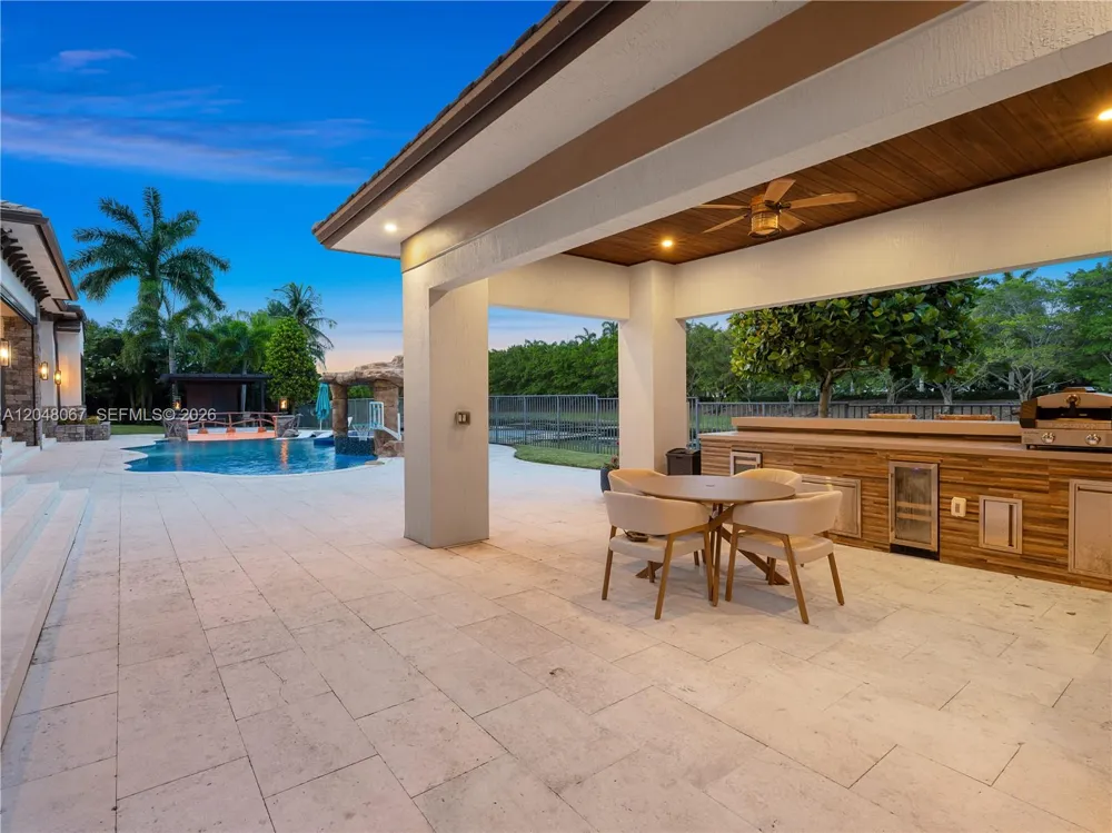 3724 Pine Lake Dr Weston, FL 33332