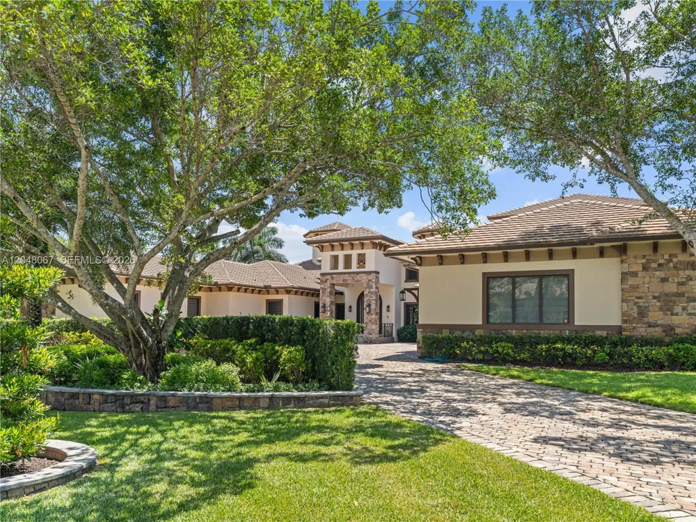 3724 Pine Lake Dr Weston, FL 33332