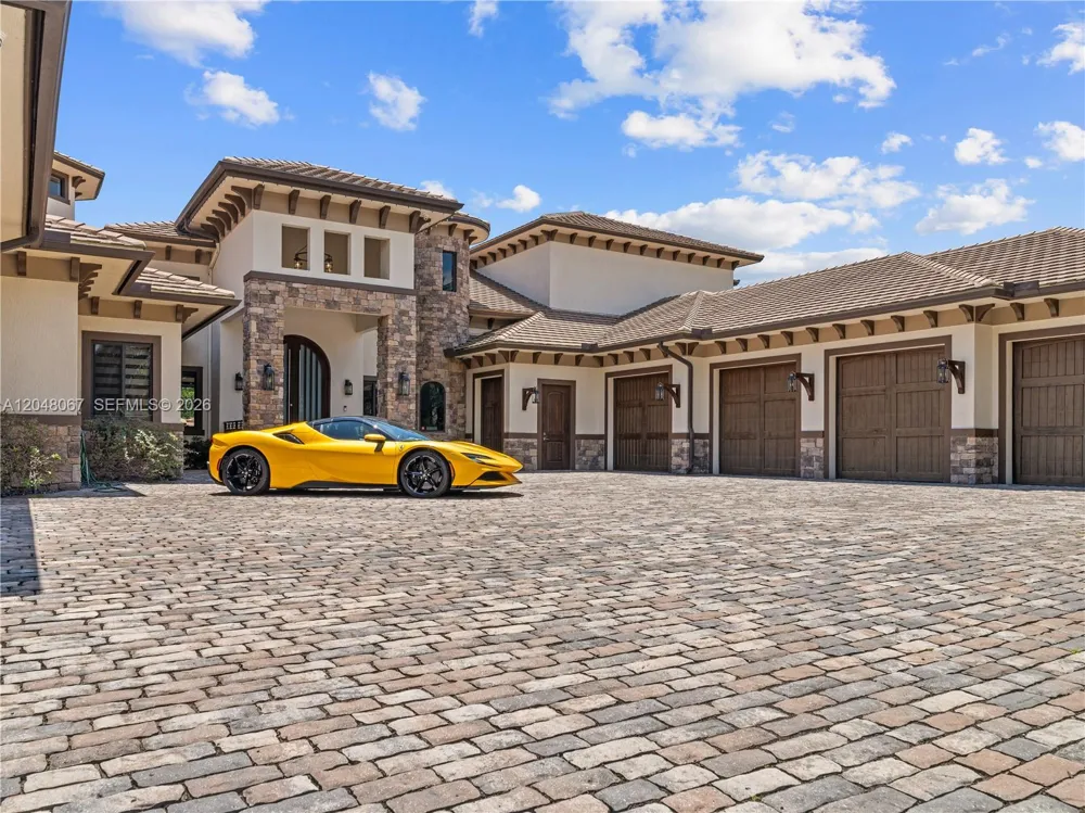 3724 Pine Lake Dr Weston, FL 33332