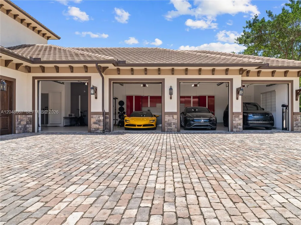 3724 Pine Lake Dr Weston, FL 33332