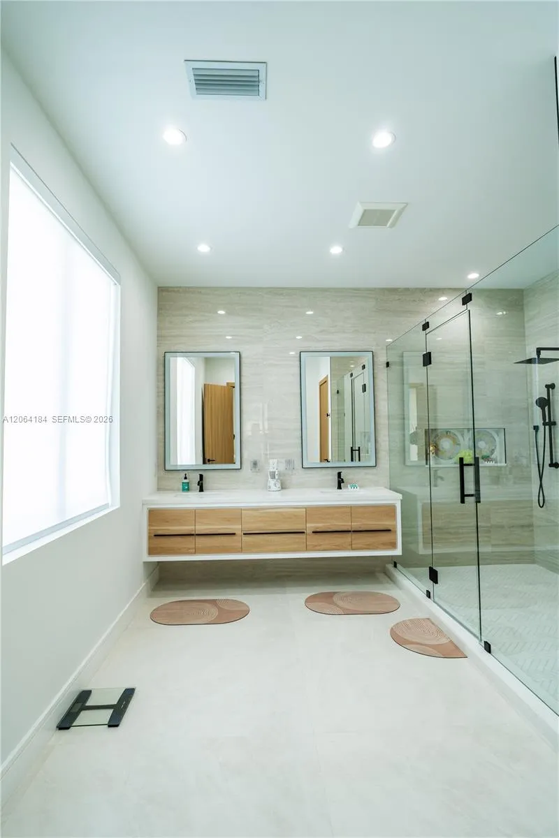 9330 SW 34th St Miami, FL 33165
