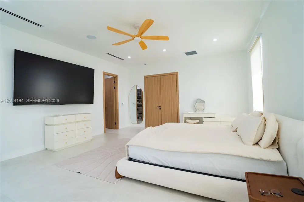 9330 SW 34th St Miami, FL 33165