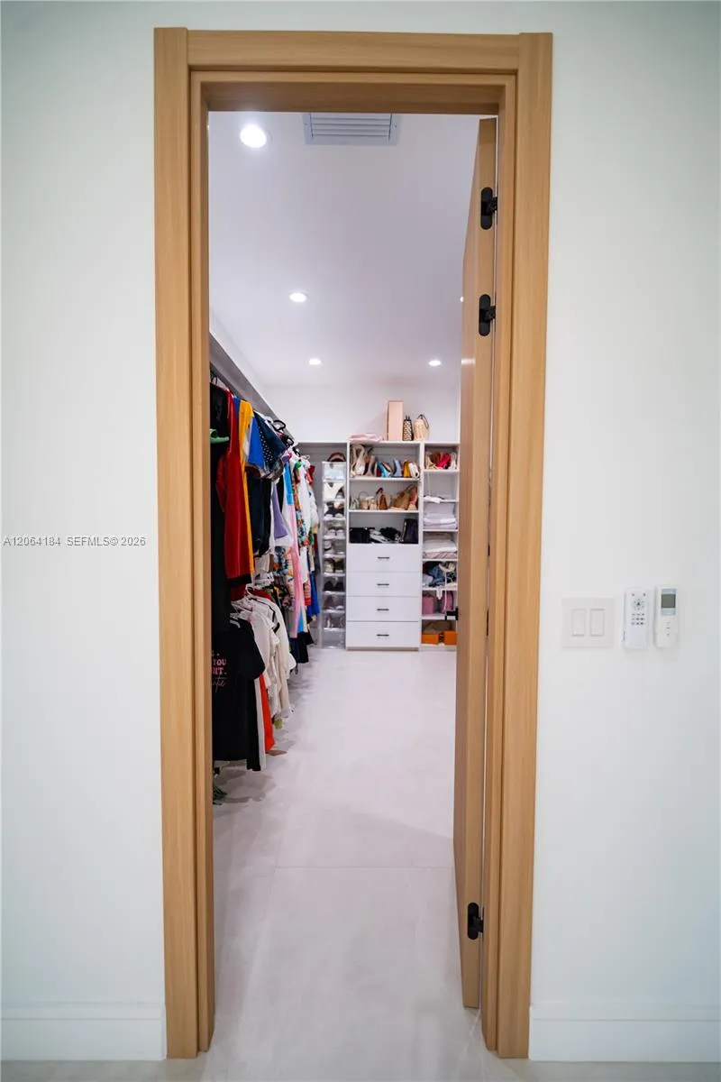 9330 SW 34th St Miami, FL 33165