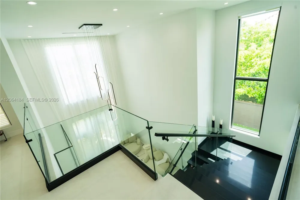 9330 SW 34th St Miami, FL 33165