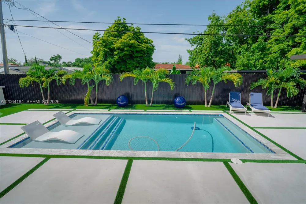 9330 SW 34th St Miami, FL 33165