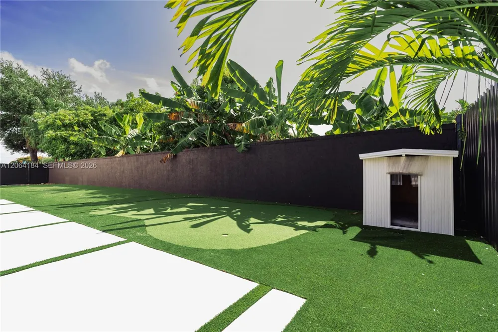 9330 SW 34th St Miami, FL 33165