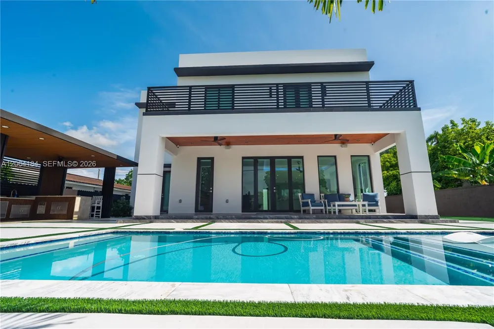 9330 SW 34th St Miami, FL 33165