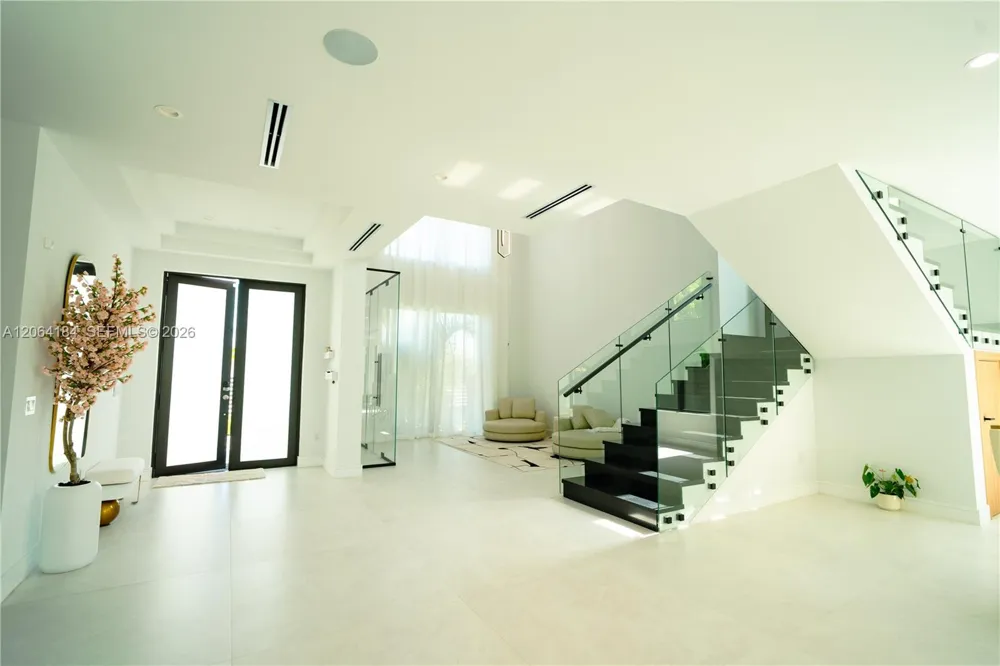9330 SW 34th St Miami, FL 33165