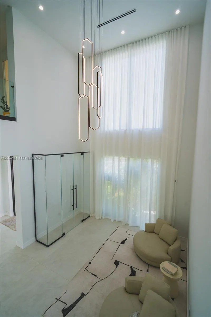 9330 SW 34th St Miami, FL 33165