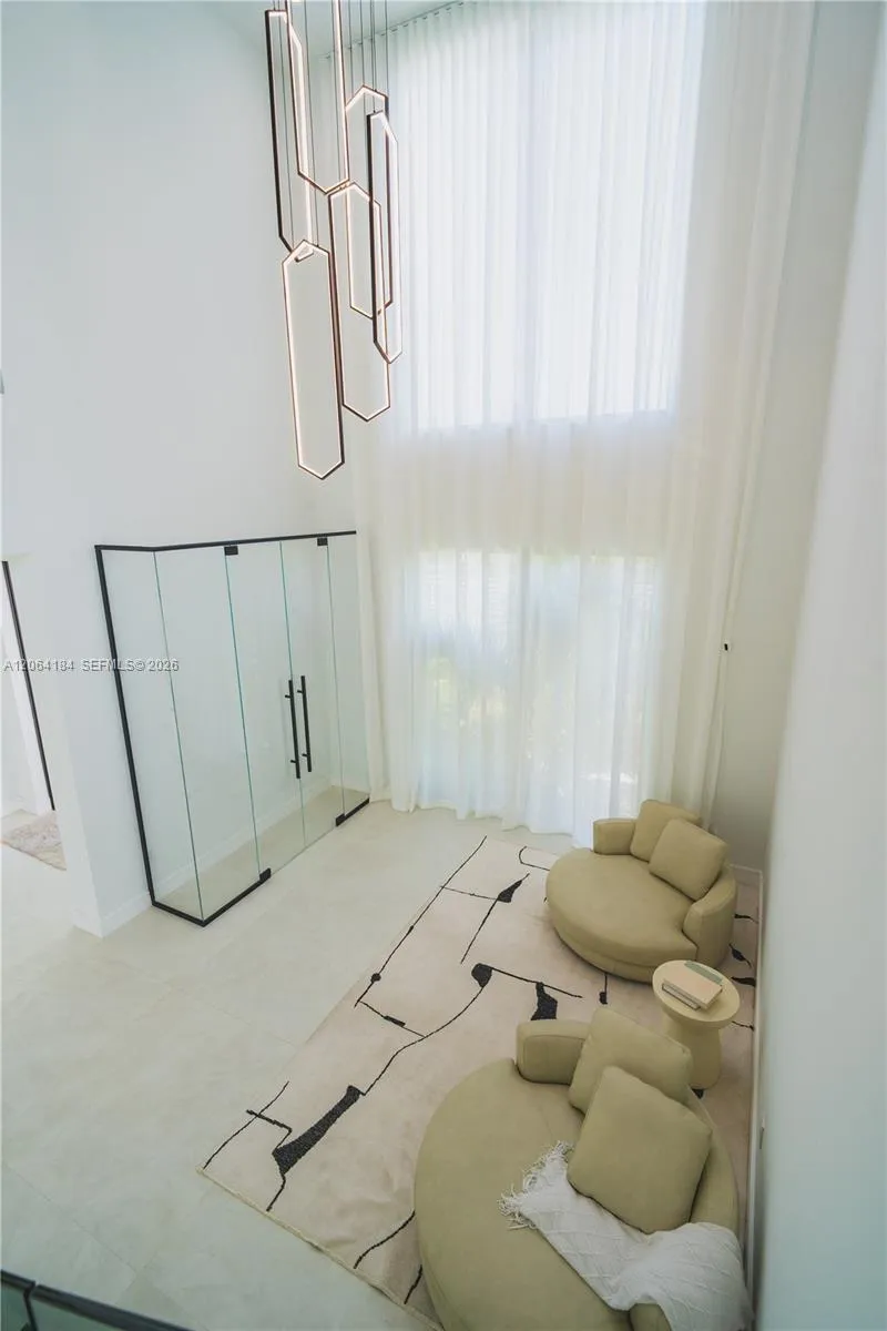 9330 SW 34th St Miami, FL 33165