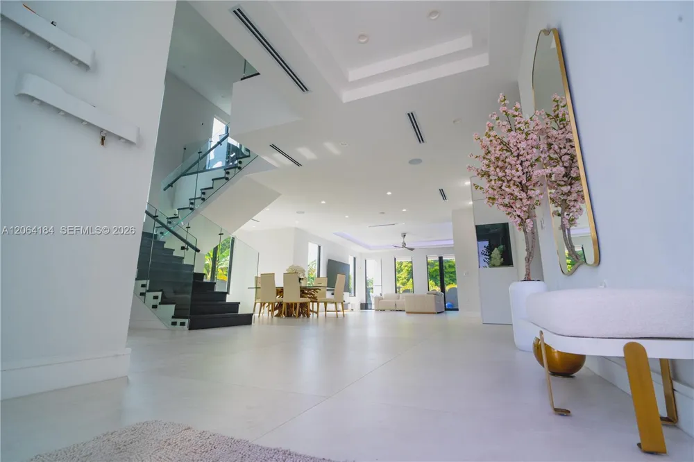 9330 SW 34th St Miami, FL 33165
