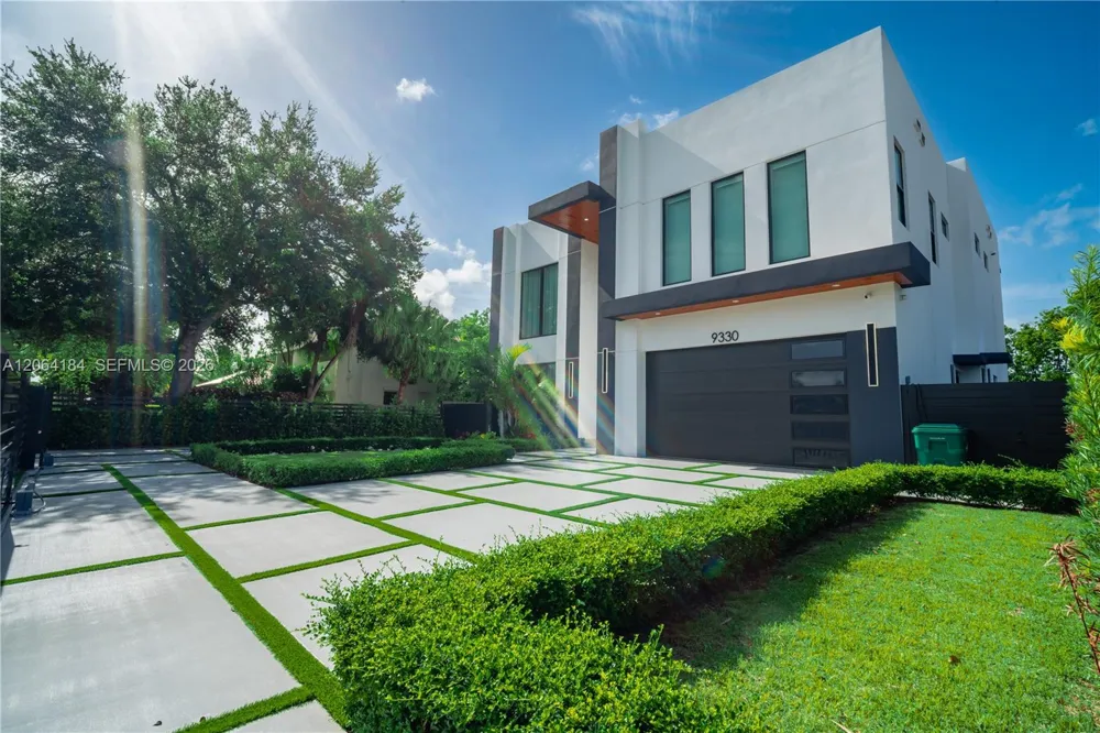 9330 SW 34th St Miami, FL 33165