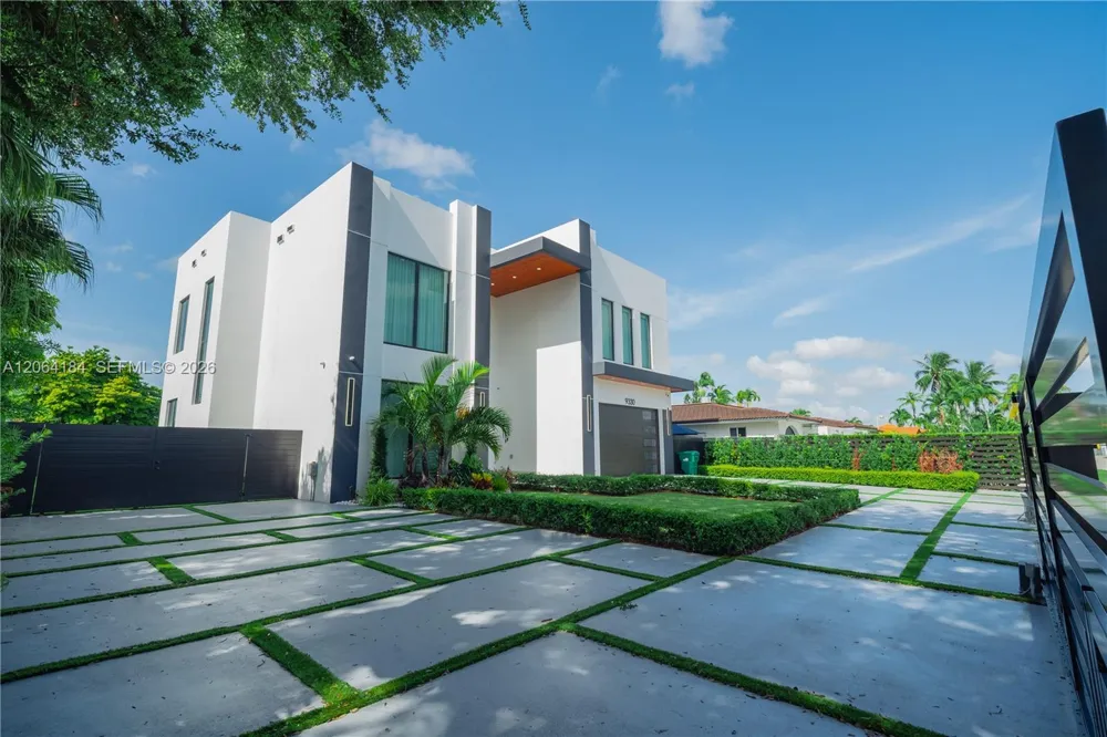 9330 SW 34th St Miami, FL 33165