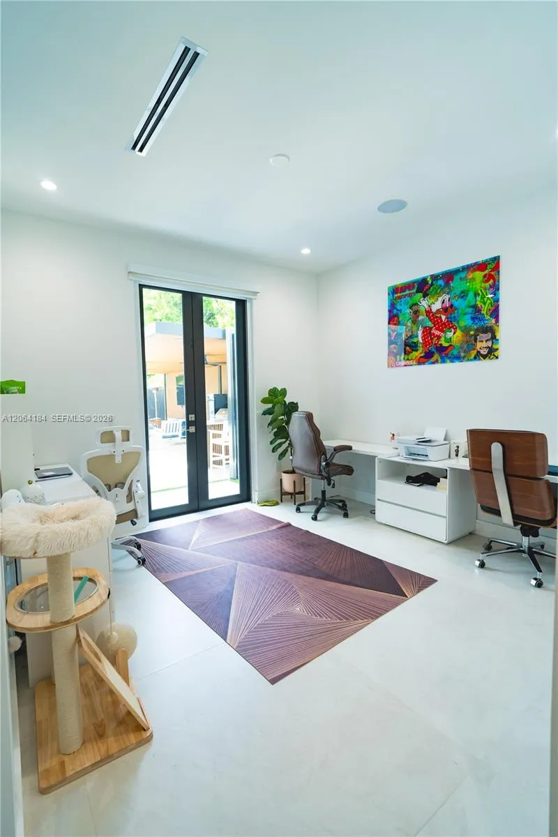 9330 SW 34th St Miami, FL 33165