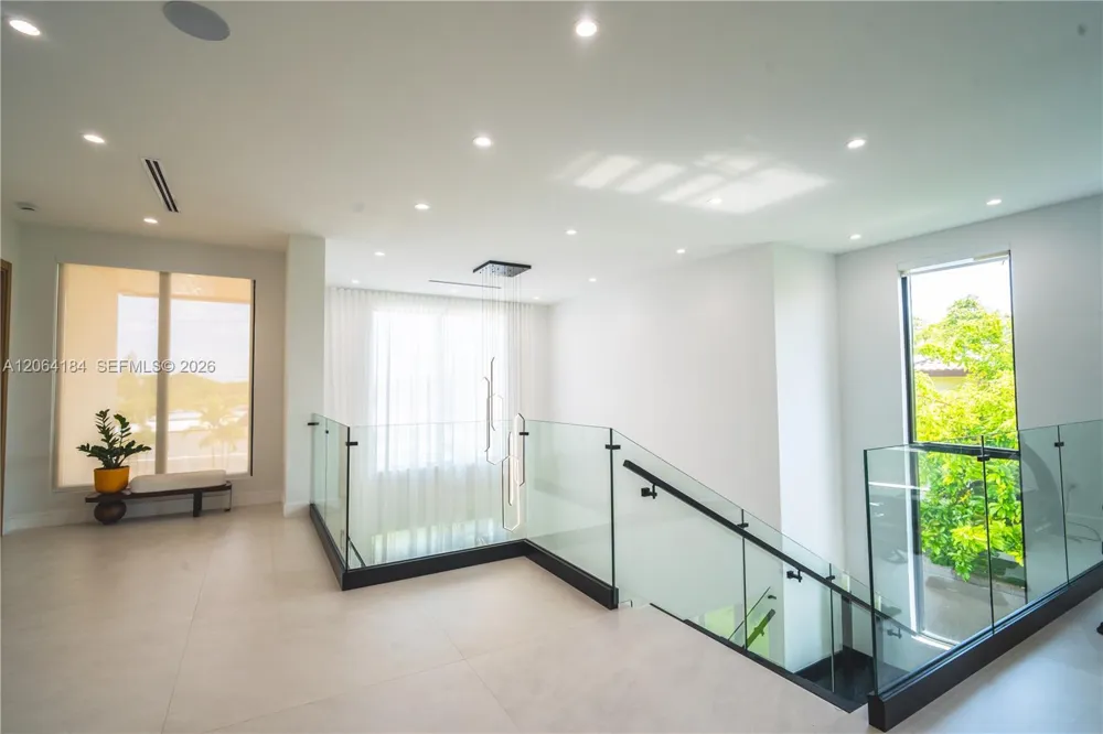 9330 SW 34th St Miami, FL 33165