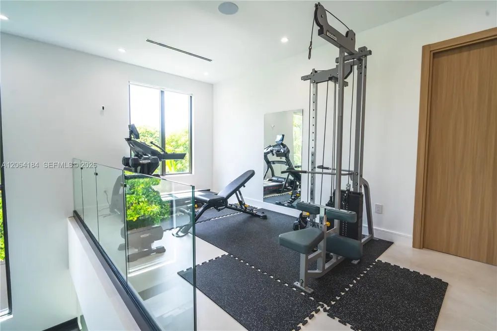 9330 SW 34th St Miami, FL 33165