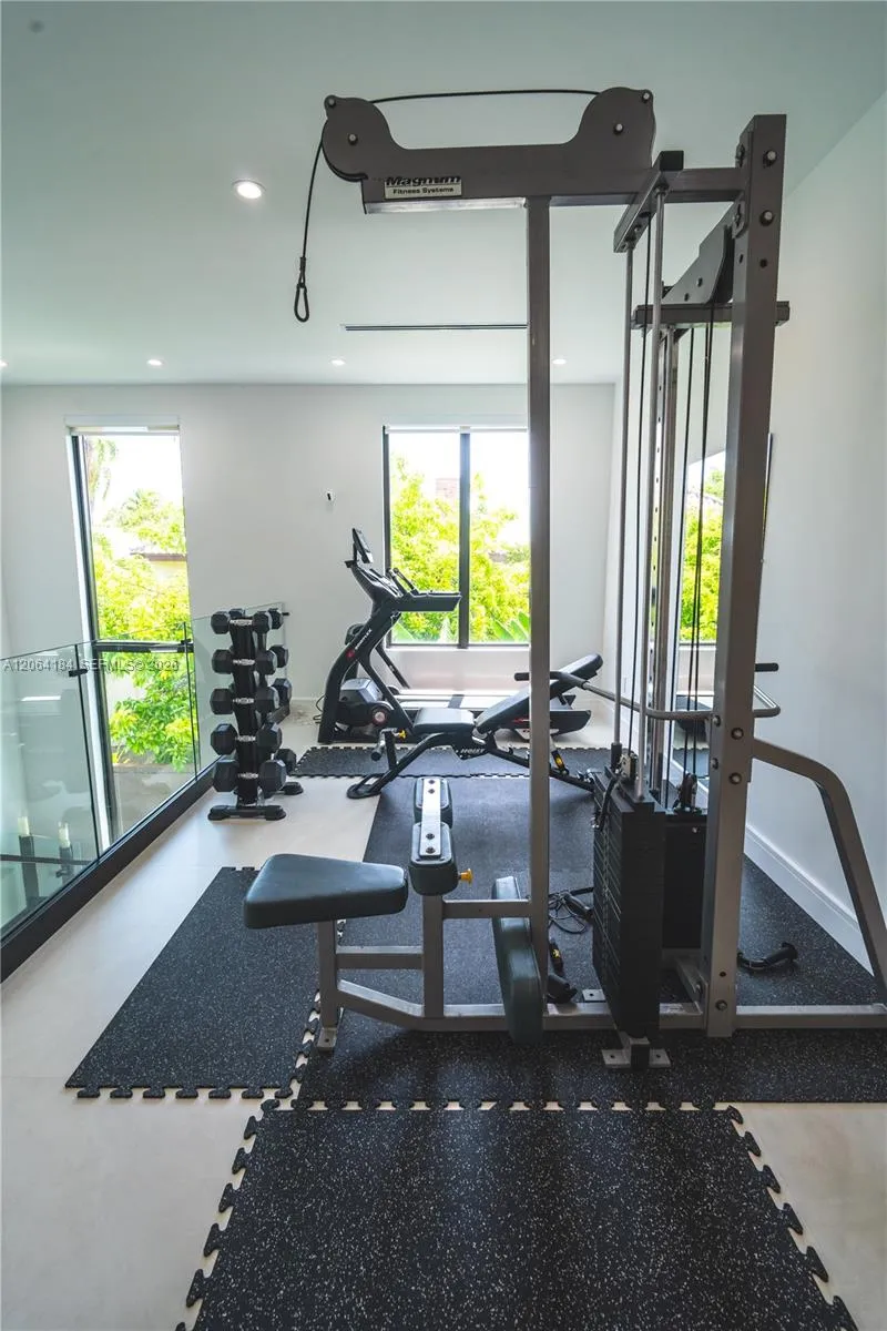 9330 SW 34th St Miami, FL 33165