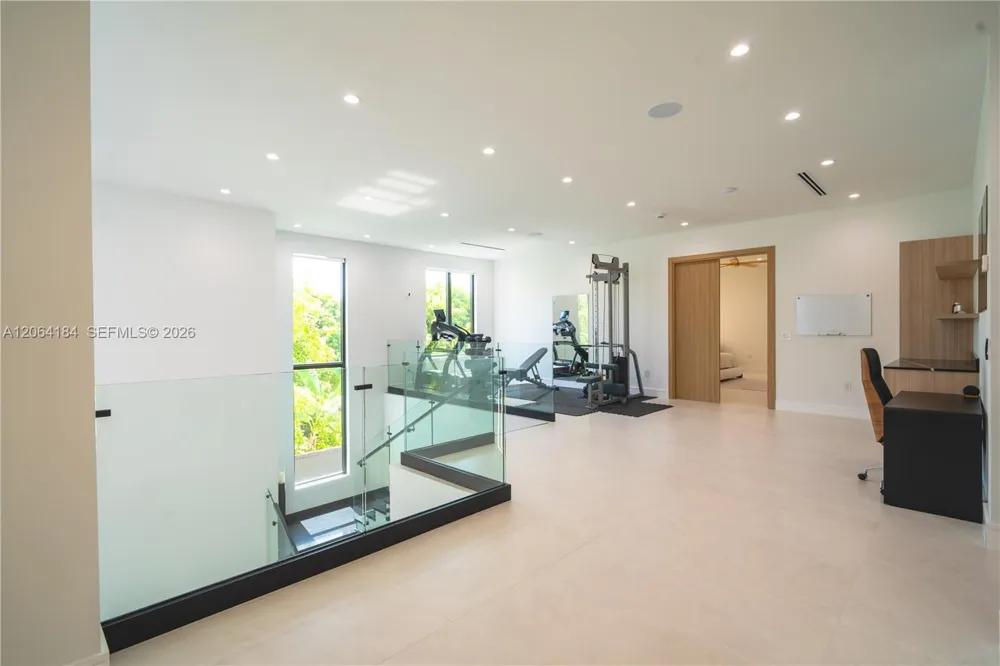 9330 SW 34th St Miami, FL 33165