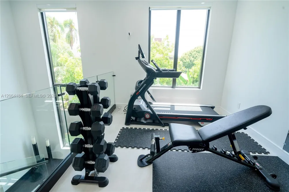 9330 SW 34th St Miami, FL 33165