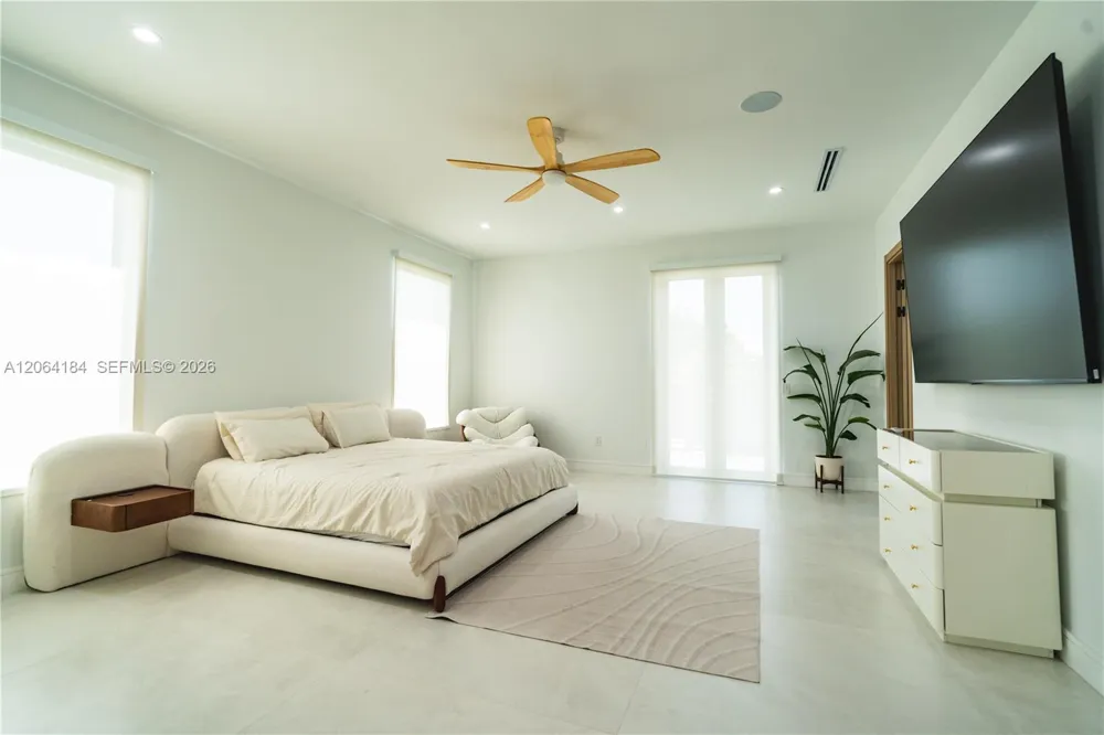 9330 SW 34th St Miami, FL 33165