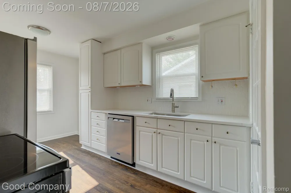 3095 Buckingham Avenue Berkley City, MI 48072