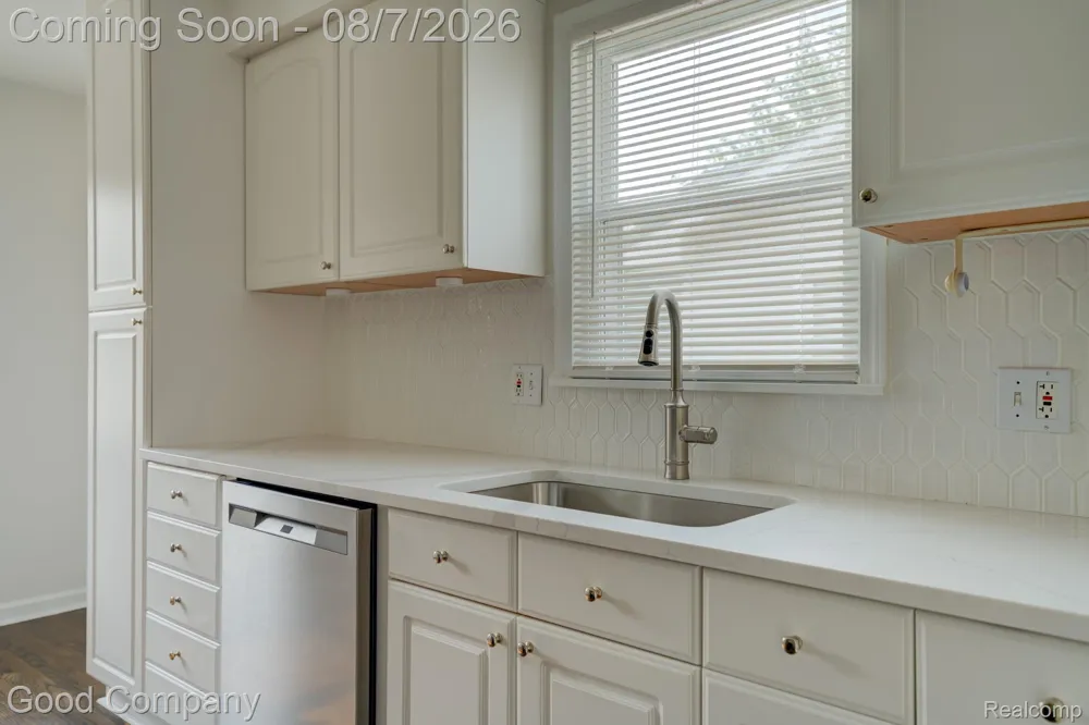 3095 Buckingham Avenue Berkley City, MI 48072