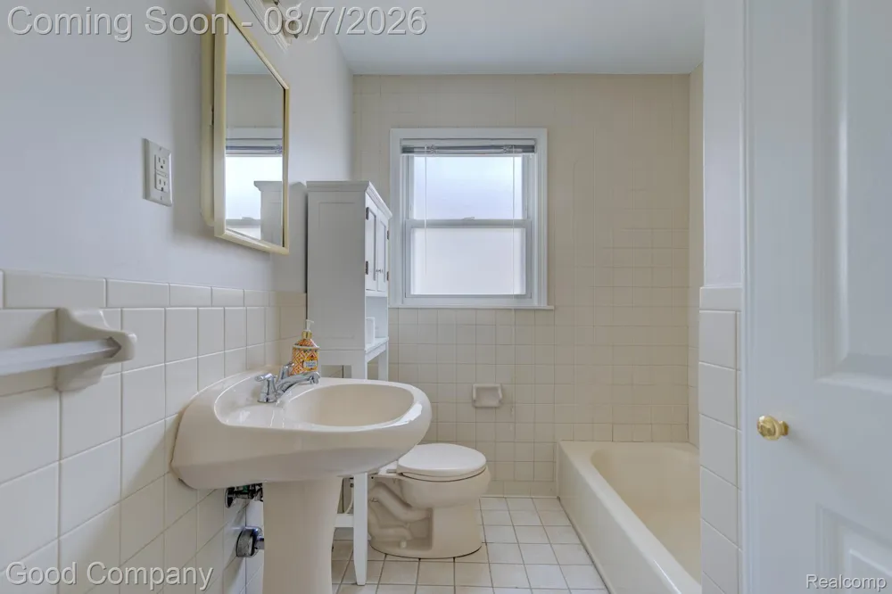 3095 Buckingham Avenue Berkley City, MI 48072