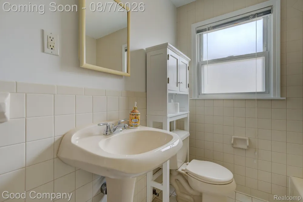 3095 Buckingham Avenue Berkley City, MI 48072