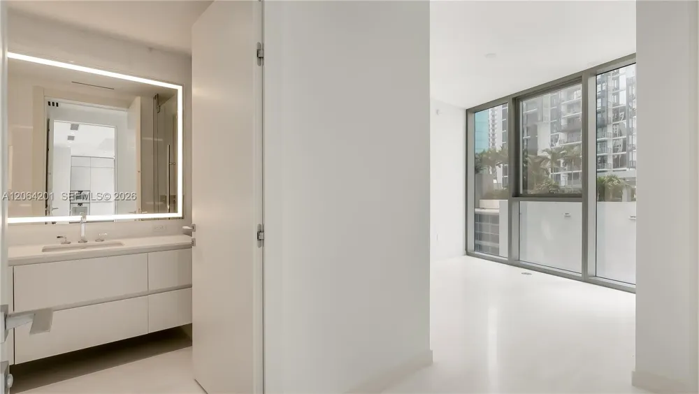 300 Biscayne Boulevard Way #1106E Miami, FL 33131