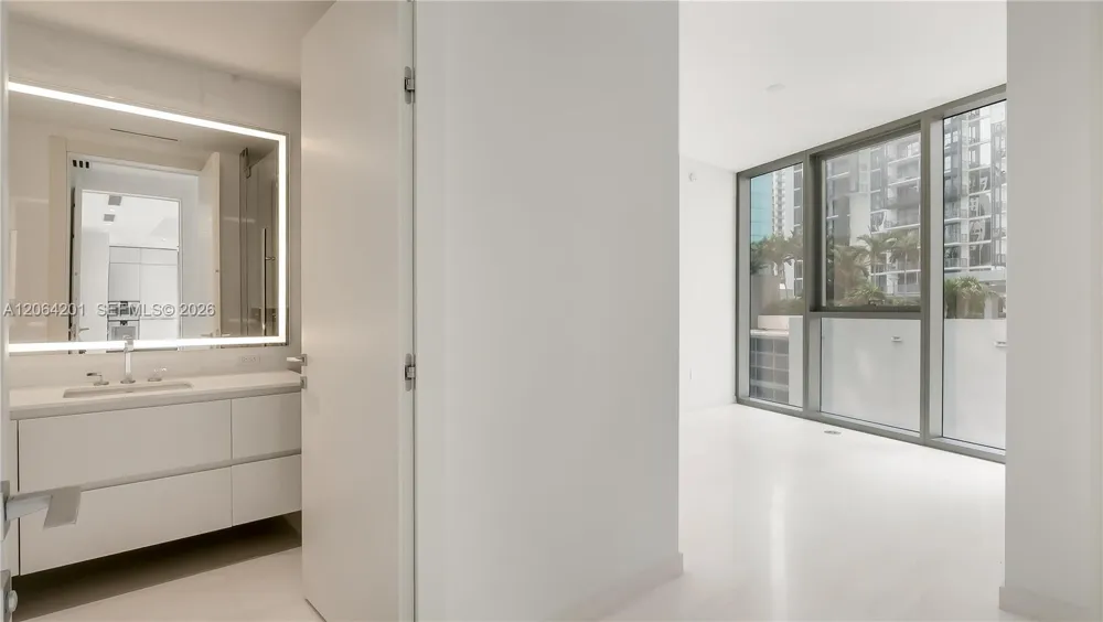 300 Biscayne Boulevard Way #1106E Miami, FL 33131