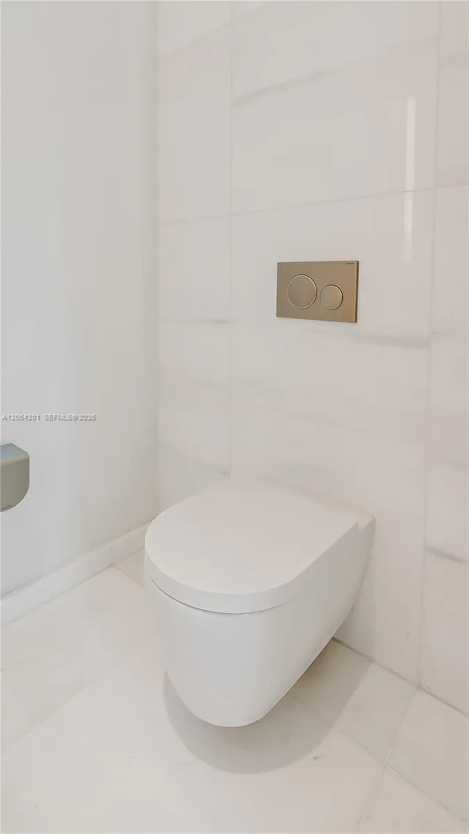 300 Biscayne Boulevard Way #1106E Miami, FL 33131