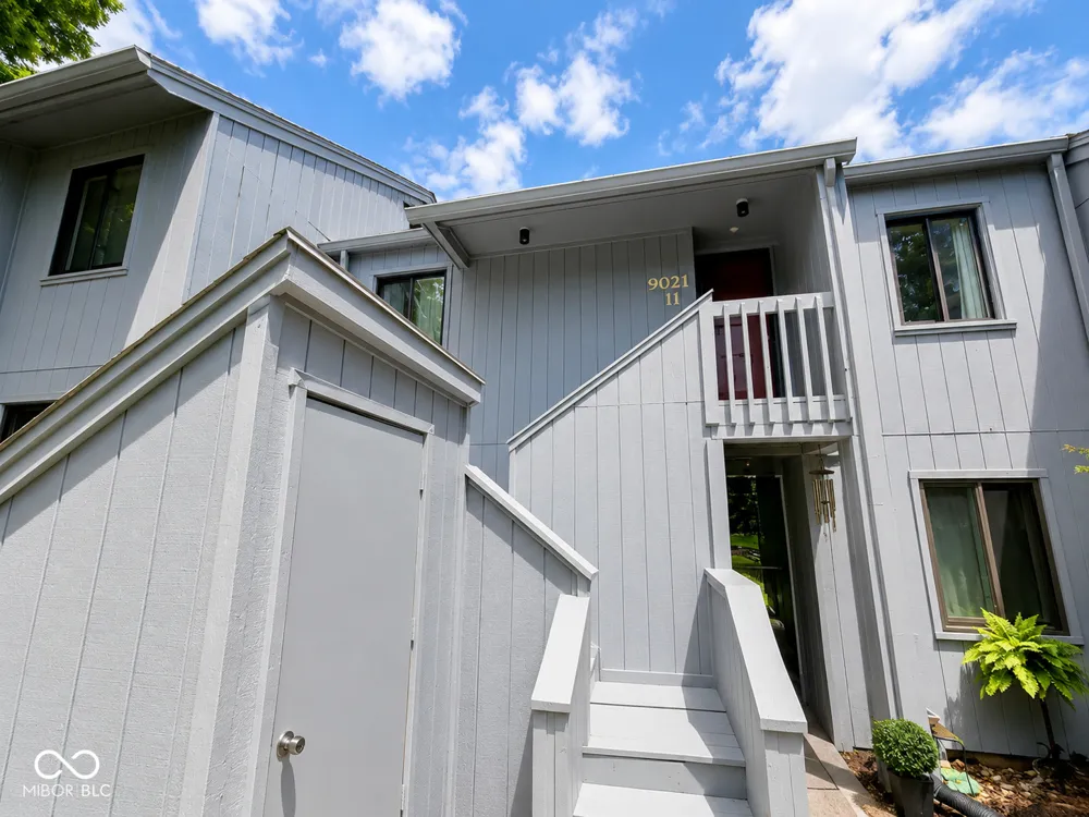 9021 S Pointe Ridge Lane S #11 Bloomington, IN 47401
