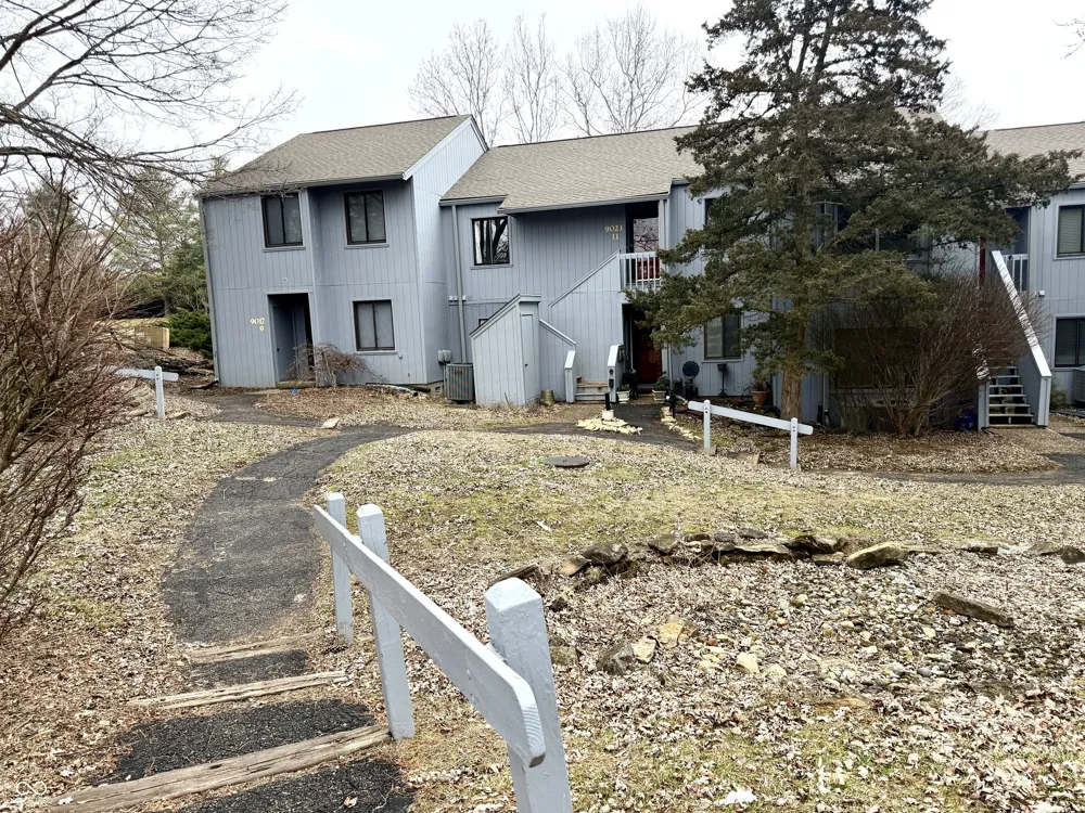 9021 S Pointe Ridge Lane S #11 Bloomington, IN 47401