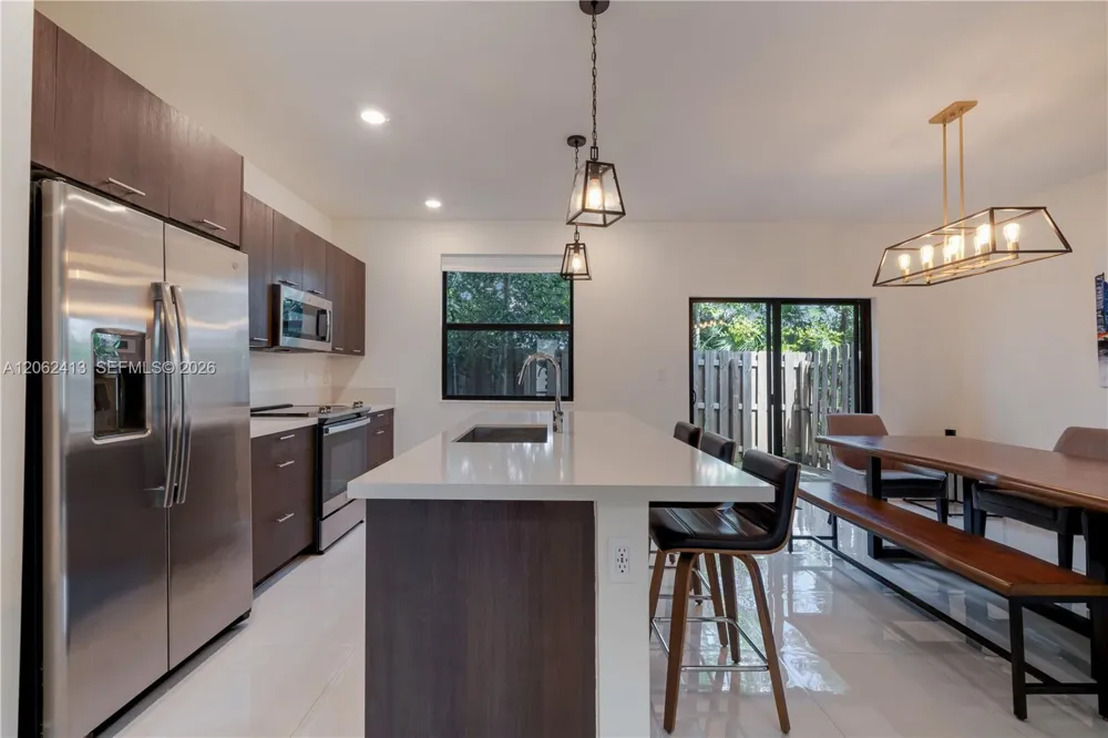 10425 NW 82nd St #4 Doral, FL 33178