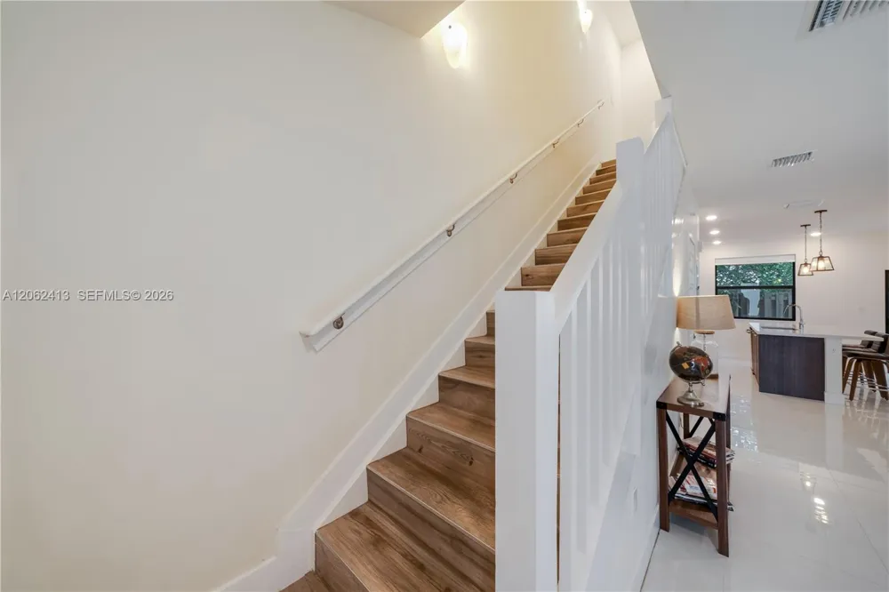 10425 NW 82nd St #4 Doral, FL 33178