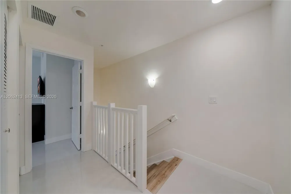 10425 NW 82nd St #4 Doral, FL 33178