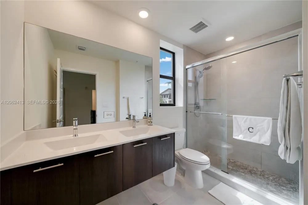 10425 NW 82nd St #4 Doral, FL 33178