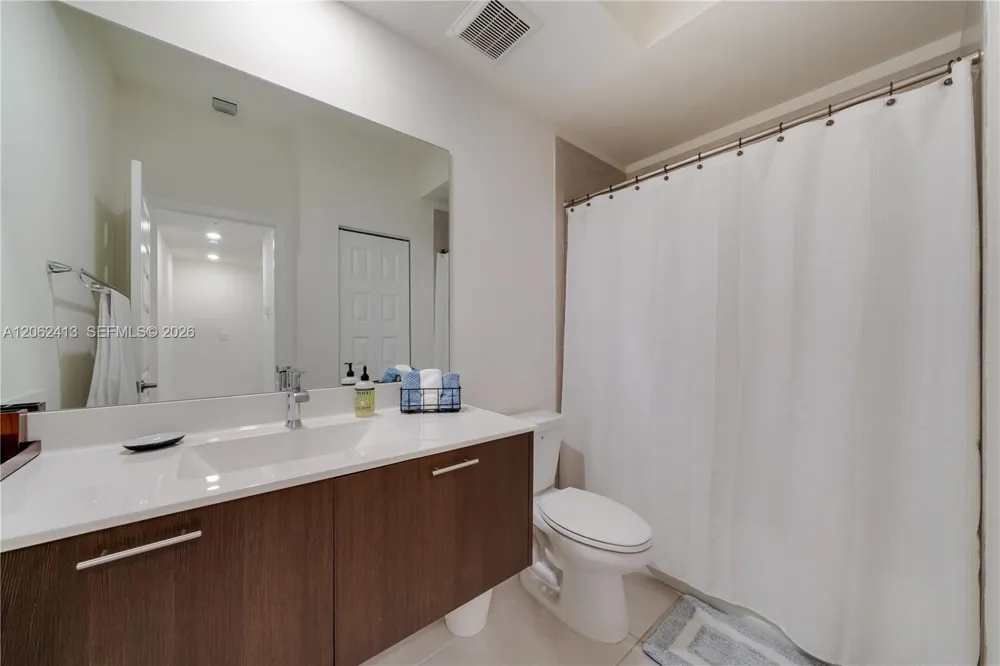 10425 NW 82nd St #4 Doral, FL 33178