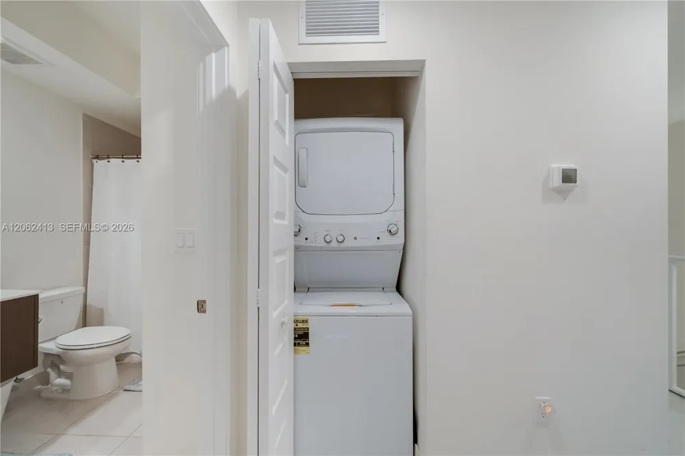 10425 NW 82nd St #4 Doral, FL 33178