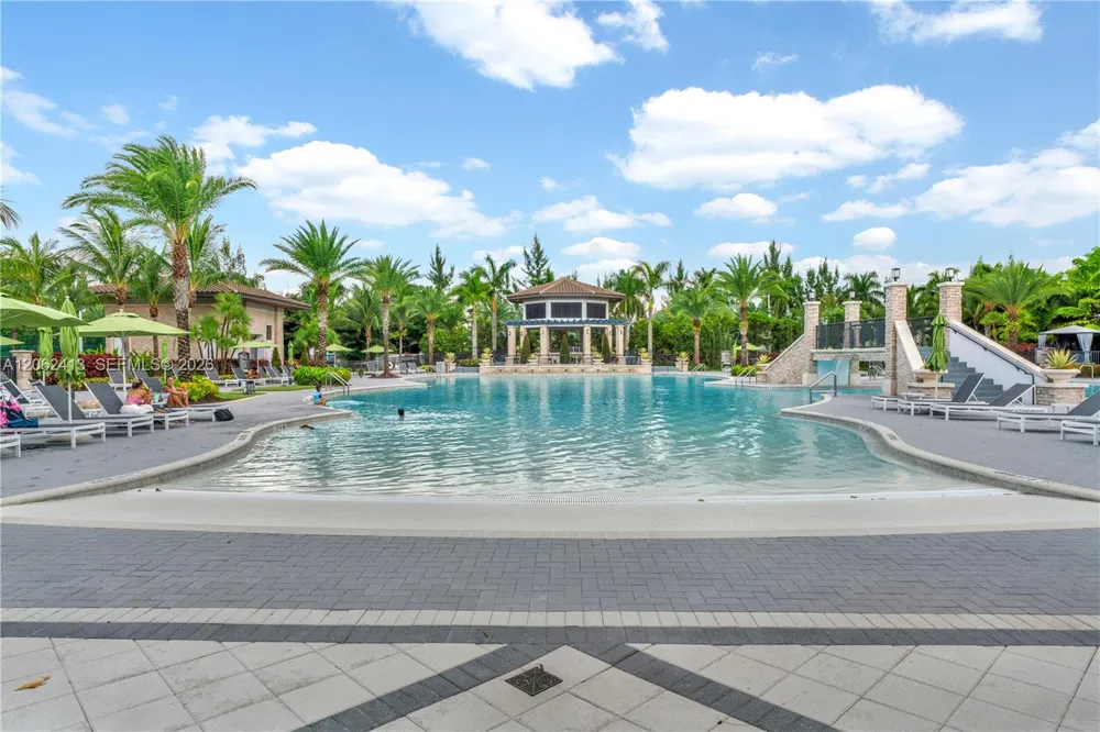 10425 NW 82nd St #4 Doral, FL 33178