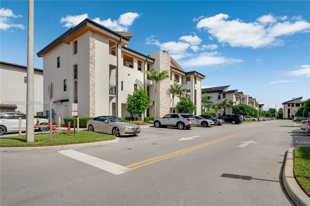 10425 NW 82nd St #4 Doral, FL 33178