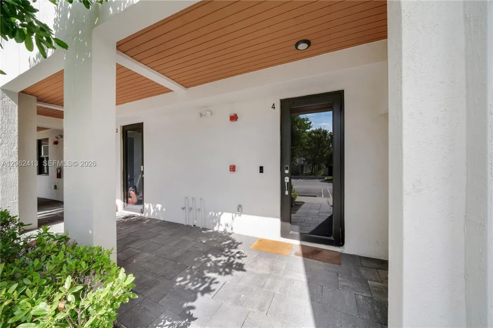 10425 NW 82nd St #4 Doral, FL 33178