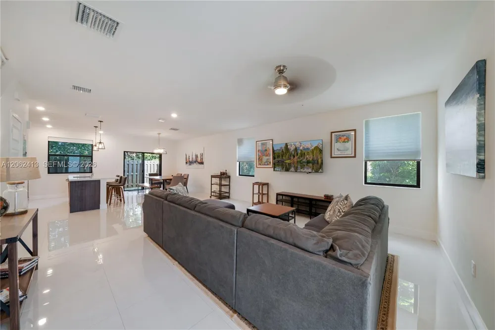 10425 NW 82nd St #4 Doral, FL 33178